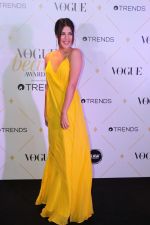 Rhea Chakraborty at The Red Carpet Of Vogue Beauty Awards 2017 on 2nd Aug 2017 (118)_5982a759e58fe.JPG