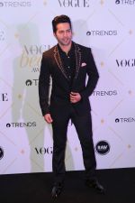 Varun Dhawan at The Red Carpet Of Vogue Beauty Awards 2017 on 2nd Aug 2017 (132)_5982a8937d891.JPG