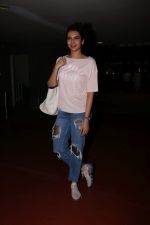 Karishma Tanna Spotted At Airport on 5th Aug 2017 (16)_5985b87a21ee2.JPG