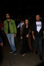 Shraddha Kapoor, Ankur Bhatia Spotted At Airport on 4th Aug 2017 (22)_5985c57e4a3cf.JPG
