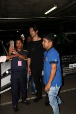Vidyut Jammwal Spotted At Airport on 5th Aug 2017 (3)_5985b91913e56.JPG