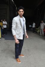 Sidharth Malhotra On The Set Of Comedy Dangal For A Gentleman Promotion on 7th Aug 2017 (80)_5988291bd840a.JPG
