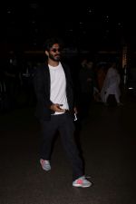 Harshvardhan Kapoor Spotted At Airport on 9th Aug 2017 (24)_598accf550640.JPG