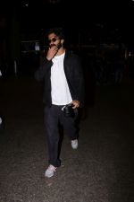 Harshvardhan Kapoor Spotted At Airport on 9th Aug 2017 (25)_598accf609052.JPG