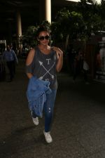 Huma Qureshi spotted at airport on 8th Aug 2017 (5)_598aa1ccad228.jpg
