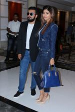 Shilpa Shetty, Raj Kundra at Official Announcement Of The Indian Poker League on 8th Aug 2017 (2)_598aad4a5e142.JPG