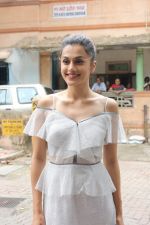 Taapsee Pannu Unveils Health & Nutrition August Issue on 8th Aug 2017 (12)_598aad7d2efc7.JPG