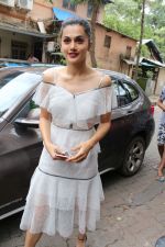 Taapsee Pannu Unveils Health & Nutrition August Issue on 8th Aug 2017 (7)_598aad79e5340.JPG
