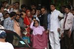 Dilip Kumar discharged from lilavathi Hospital on 9th Aug 2017 (24)_598bf7e9c4a8e.JPG