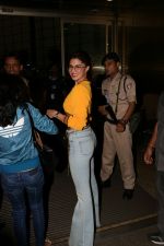Jacqueline Fernandez Spotted At Airport on 10th Aug 2017 (1)_598c03aac2cda.JPG