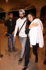 Shahid Kapoor, Mira Rajput Spotted At Airport on 10th Aug 2017 (12)_598c17835af4c.JPG
