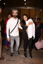 Shahid Kapoor, Mira Rajput Spotted At Airport on 10th Aug 2017 (13)_598c1783e6237.JPG