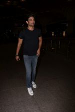 Sushant Singh Rajput Spotted At Airport on 10th Aug 2017 (14)_598c172256712.JPG