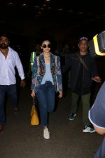 Alia Bhatt Spotted At Airport on 12th Aug 2017 (5)_598f3e992a286.JPG