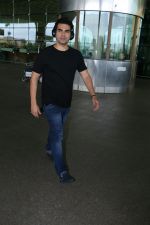 Arbaaz Khan Spotted At Airport on 12th Aug 2017 (1)_598f3c8264a0b.JPG