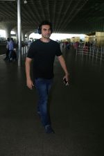Arbaaz Khan Spotted At Airport on 12th Aug 2017 (3)_598f3c84b7e3c.JPG