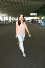 Evelyn Sharma Spotted At Airport on 12th Aug 2017 (10)_598f3cc58e4dd.JPG