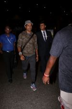 Farhan Akhtar Spotted At Airport on 12th Aug 2017 (12)_598f3cd38056c.JPG