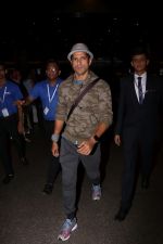 Farhan Akhtar Spotted At Airport on 12th Aug 2017 (4)_598f3cce496f0.JPG