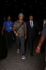 Farhan Akhtar Spotted At Airport on 12th Aug 2017 (7)_598f3cd05ab17.JPG