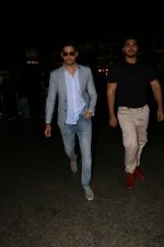 Sidharth Malhotra Spotted At Airport on 11th Aug 2017 (4)_598f319c64bfc.JPG