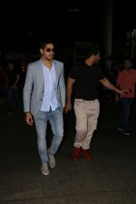 Sidharth Malhotra Spotted At Airport on 11th Aug 2017 (8)_598f31a1937d3.JPG