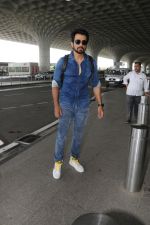 Sonu Sood Spotted At Airport on 12th Aug 2017 (20)_598f3d5beb6f0.JPG