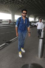 Sonu Sood Spotted At Airport on 12th Aug 2017 (21)_598f3d4fe5226.JPG