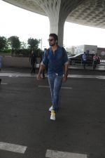 Sonu Sood Spotted At Airport on 12th Aug 2017 (23)_598f3d536bb86.JPG