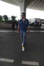 Sonu Sood Spotted At Airport on 12th Aug 2017 (24)_598f3d54c9f5a.JPG