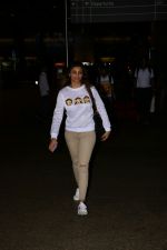 Daisy Shah Spotted At Airport on 14th Aug 2017 (3)_5992be1855621.JPG