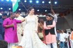 Kainaat Arora at the Song Launch Of Film Daddy In Dahi Handi Celebration on 15th Aug 2017 (65)_5993e65779d44.JPG