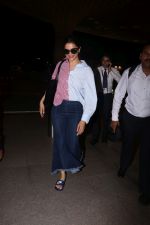 Deepika Padukone Spotted At Airport on 16th Aug 2017 (12)_59959ee7bfb06.JPG