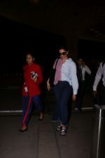 Deepika Padukone Spotted At Airport on 16th Aug 2017 (6)_59959ee0d369e.JPG