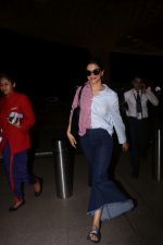 Deepika Padukone Spotted At Airport on 16th Aug 2017 (8)_59959ee33e971.JPG
