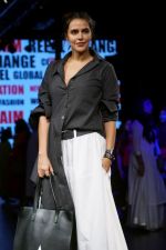 Neha Dhupia at Lakme Fashion Week 2017 on 17th Aug 2017 (12)_5995b003bec35.JPG