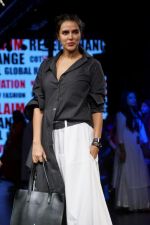 Neha Dhupia at Lakme Fashion Week 2017 on 17th Aug 2017 (14)_5995b0051a639.JPG