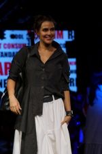 Neha Dhupia at Lakme Fashion Week 2017 on 17th Aug 2017 (4)_5995affee3e01.JPG