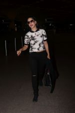 Sunny Leone Spotted At Airport on 16th Aug 2017 (17)_5995a070ec8b9.JPG