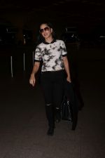 Sunny Leone Spotted At Airport on 16th Aug 2017 (18)_5995a071e68f9.JPG