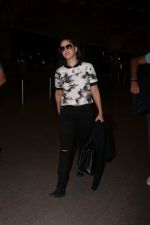 Sunny Leone Spotted At Airport on 16th Aug 2017 (19)_5995a072efcd6.JPG