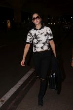 Sunny Leone Spotted At Airport on 16th Aug 2017 (7)_5995a064c82bd.JPG
