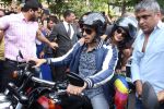 Sidharth Malhotra, Jacqueline Fernandez at Special Bike Ride At Bandstand to Promote Film A Gentleman on 17th Aug 2017 (10)_599690d4403f0.JPG