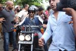 Sidharth Malhotra, Jacqueline Fernandez at Special Bike Ride At Bandstand to Promote Film A Gentleman on 17th Aug 2017 (18)_5996909b19919.JPG