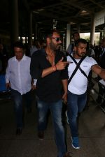 Ajay Devgan Spotted At Airport on 18th Aug 2017 (2)_59984909224a9.JPG