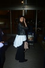 Athiya Shetty Spotted At Airport on 18th Aug 2017 (27)_599853c27aab2.JPG