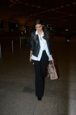 Athiya Shetty Spotted At Airport on 18th Aug 2017 (9)_599853b6e220f.JPG