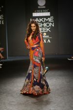 Chitrangada Singh On Ramp Walk For Neha Agarwal As A Showstopper For LFW 2017 on 18th Aug 2017 (40)_59985a0832c3d.JPG