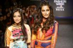 Chitrangada Singh On Ramp Walk For Neha Agarwal As A Showstopper For LFW 2017 on 18th Aug 2017 (55)_59985a11739cd.JPG