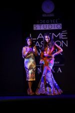 Chitrangada Singh On Ramp Walk For Neha Agarwal As A Showstopper For LFW 2017 on 18th Aug 2017 (58)_59985a129608e.JPG